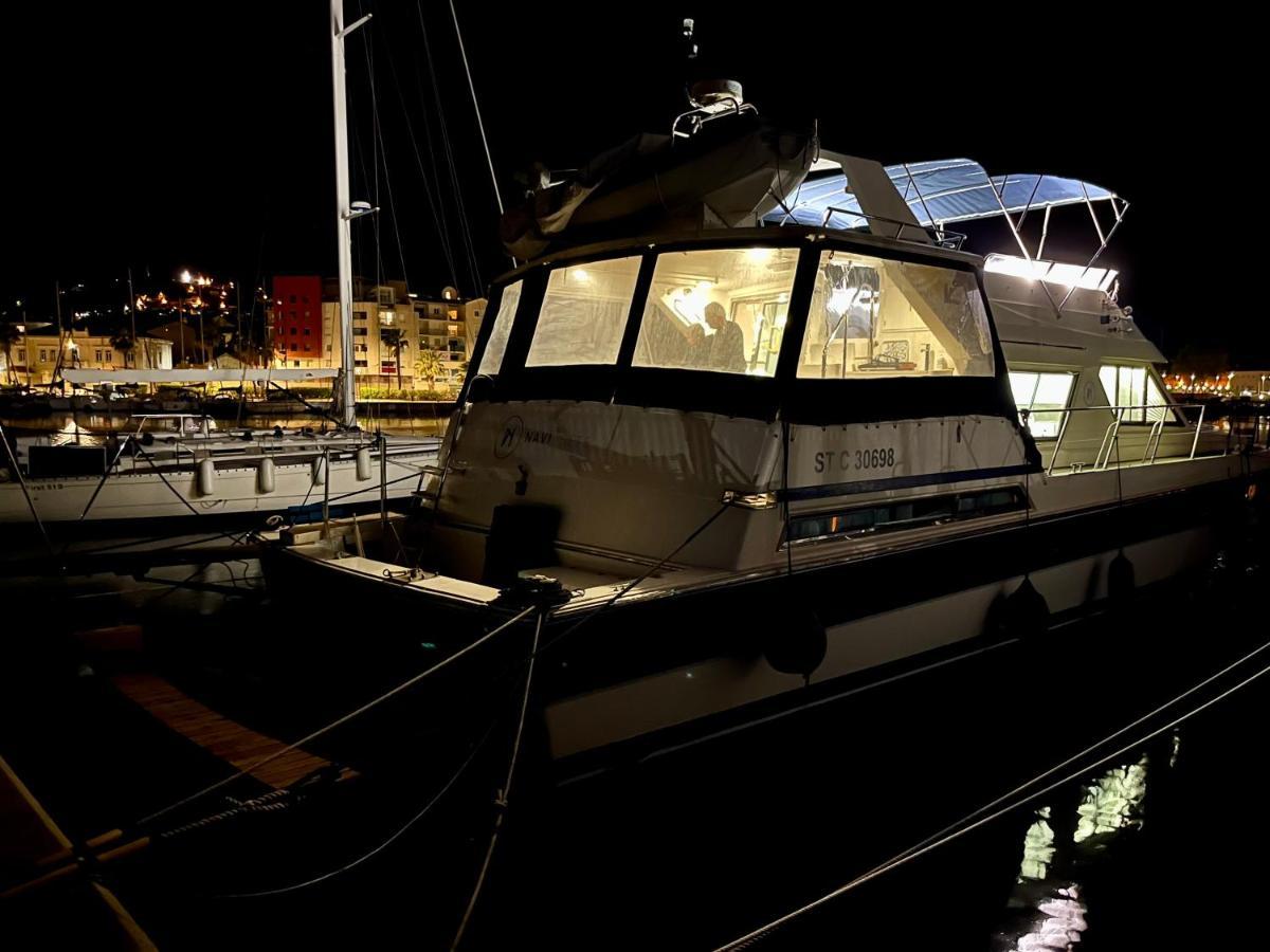 Navi Yacht A Sete, 2 A 8 Couchages, Privatif Hotel Exterior foto