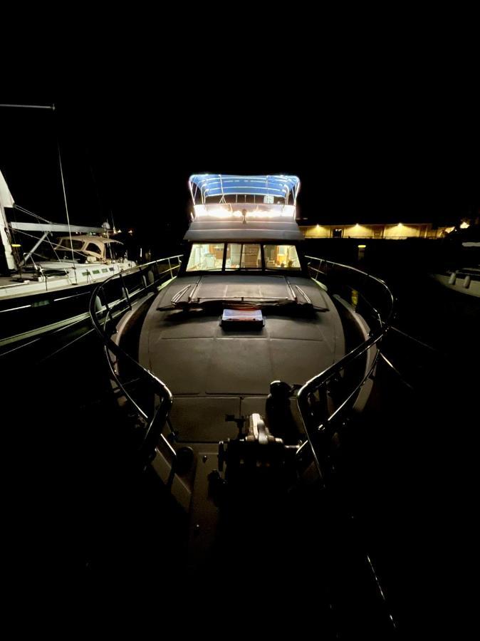 Navi Yacht A Sete, 2 A 8 Couchages, Privatif Hotel Exterior foto