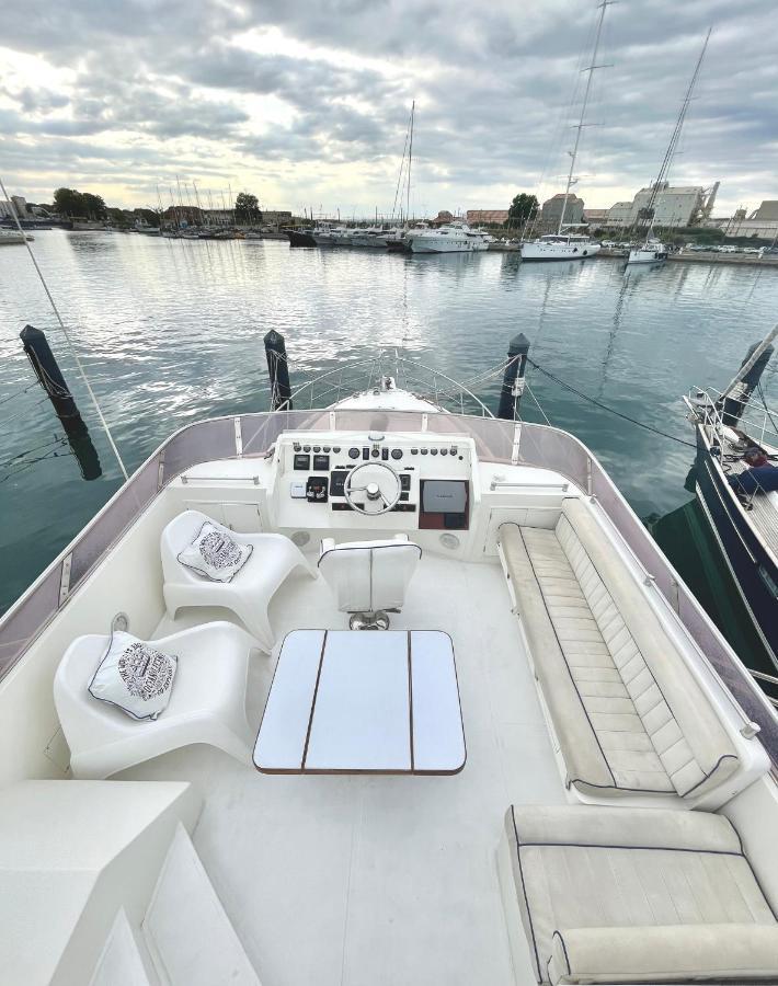 Navi Yacht A Sete, 2 A 8 Couchages, Privatif Hotel Exterior foto
