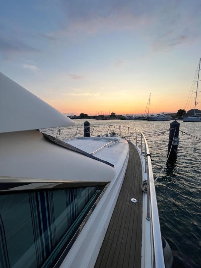 Navi Yacht A Sete, 2 A 8 Couchages, Privatif Hotel Exterior foto