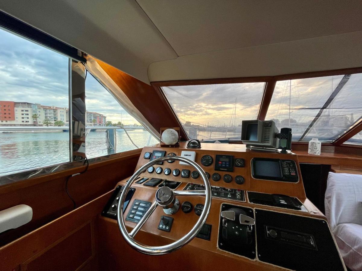 Navi Yacht A Sete, 2 A 8 Couchages, Privatif Hotel Exterior foto
